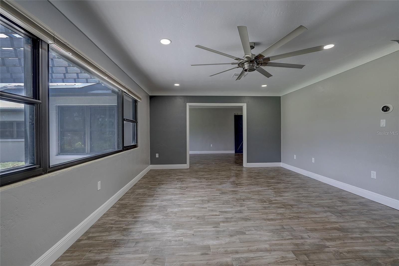 323 SUWANEE AVE