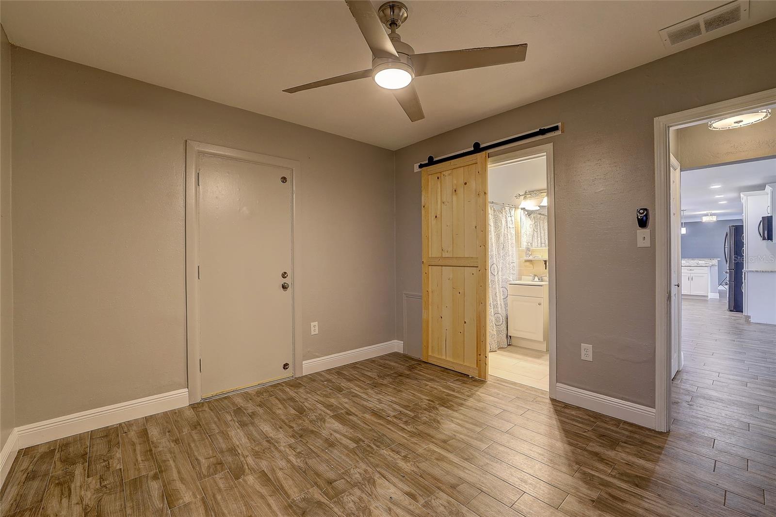 323 SUWANEE AVE