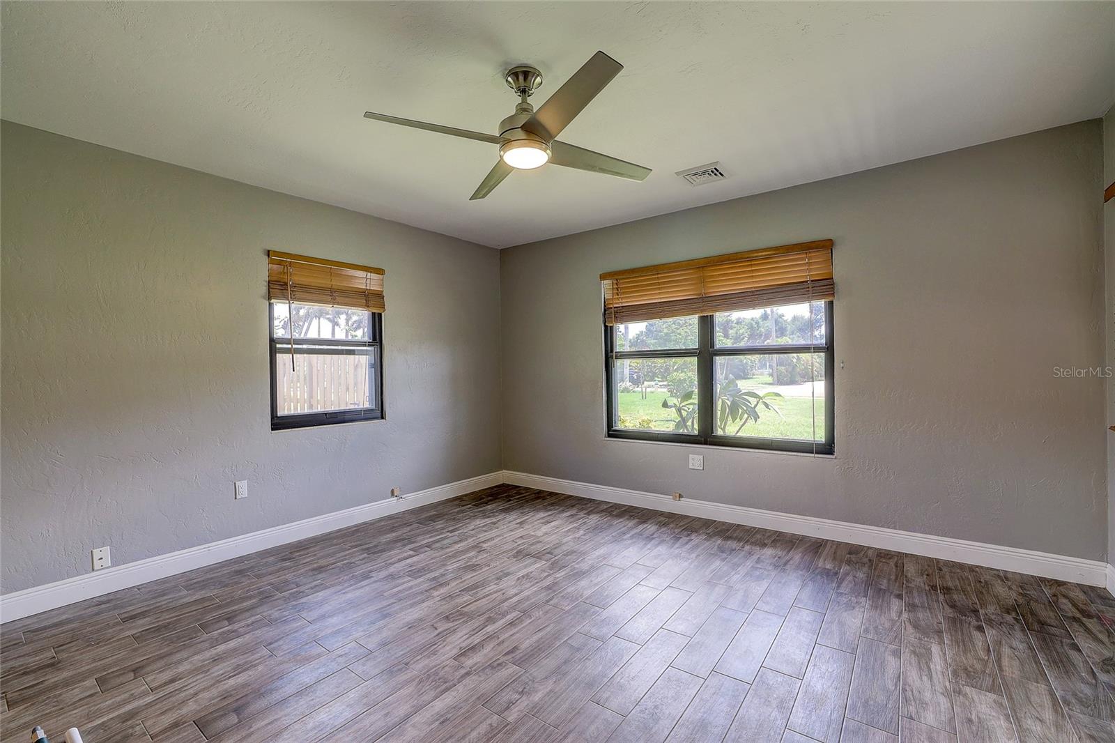 323 SUWANEE AVE