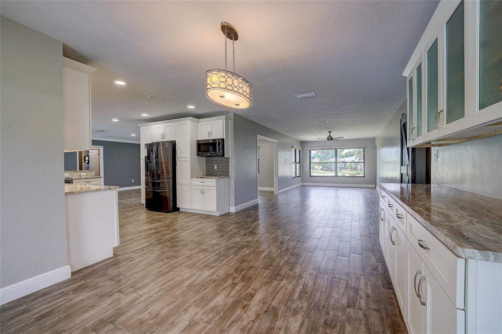 323 SUWANEE AVE
