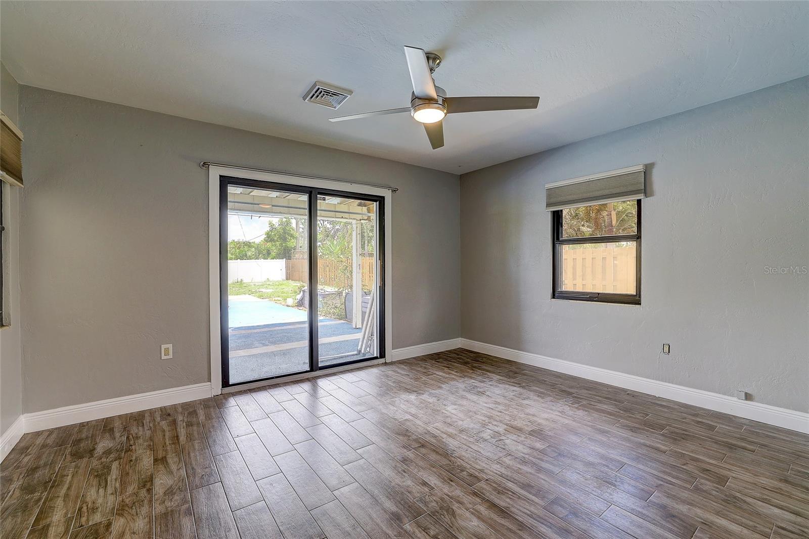 323 SUWANEE AVE