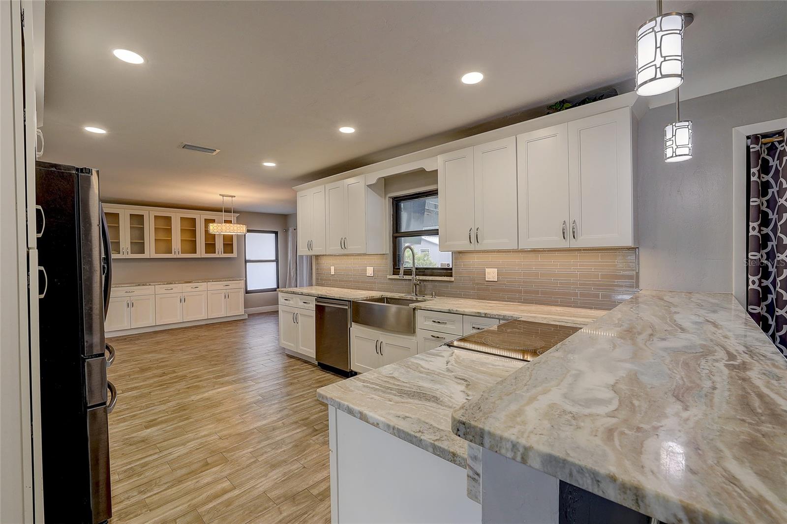 323 SUWANEE AVE
