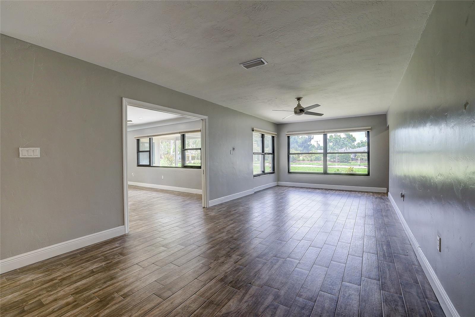323 SUWANEE AVE