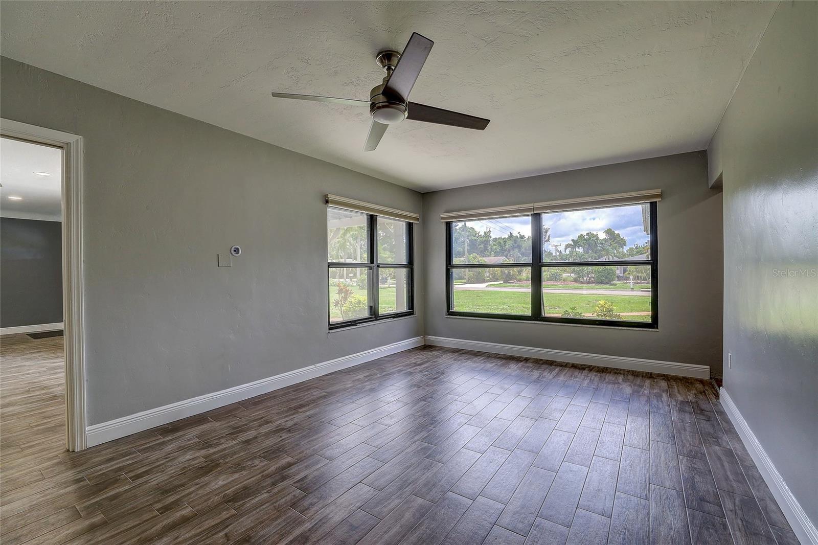 323 SUWANEE AVE