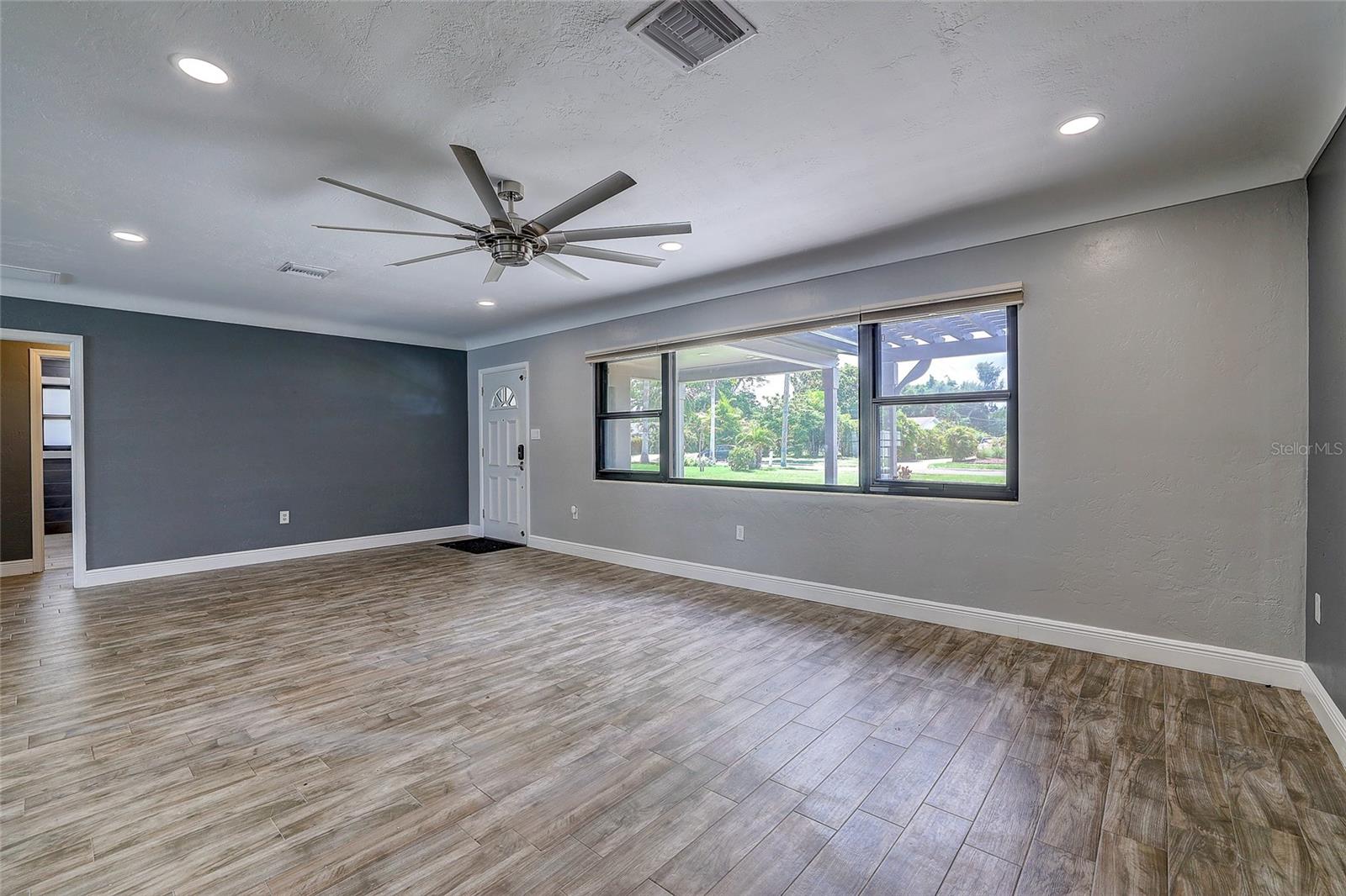 323 SUWANEE AVE
