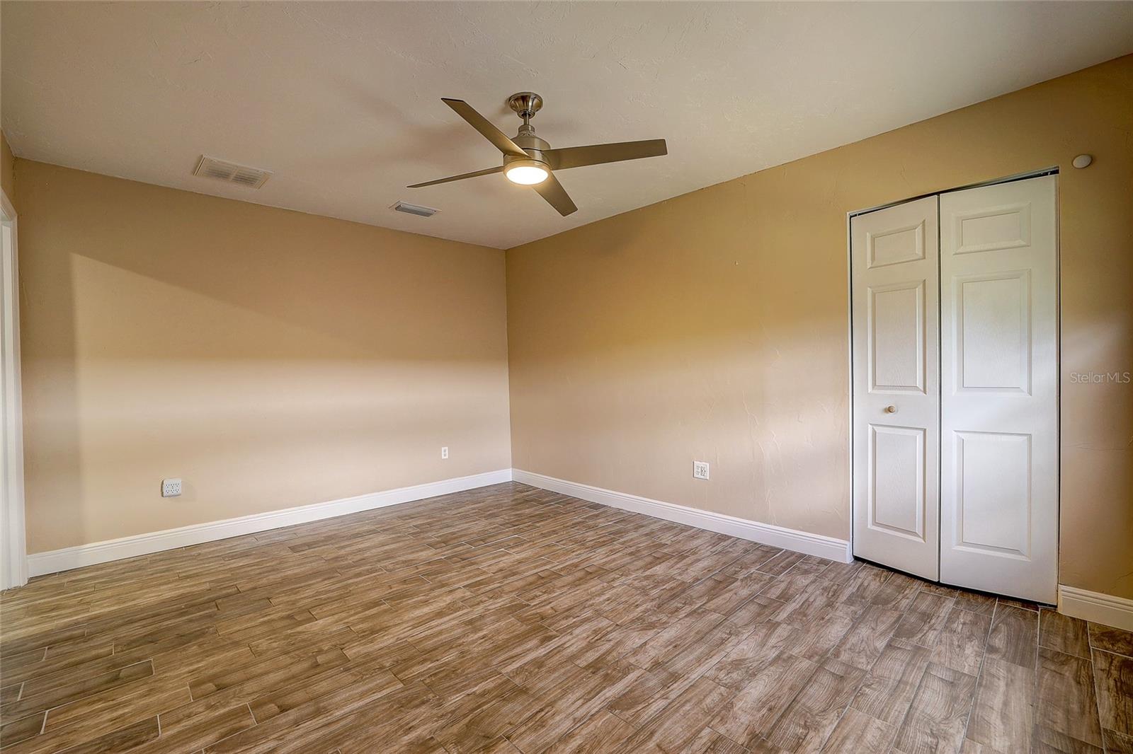 323 SUWANEE AVE