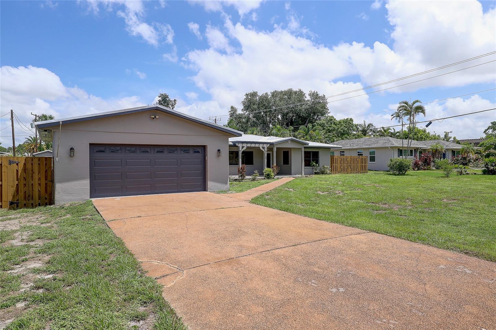 323 SUWANEE AVE
