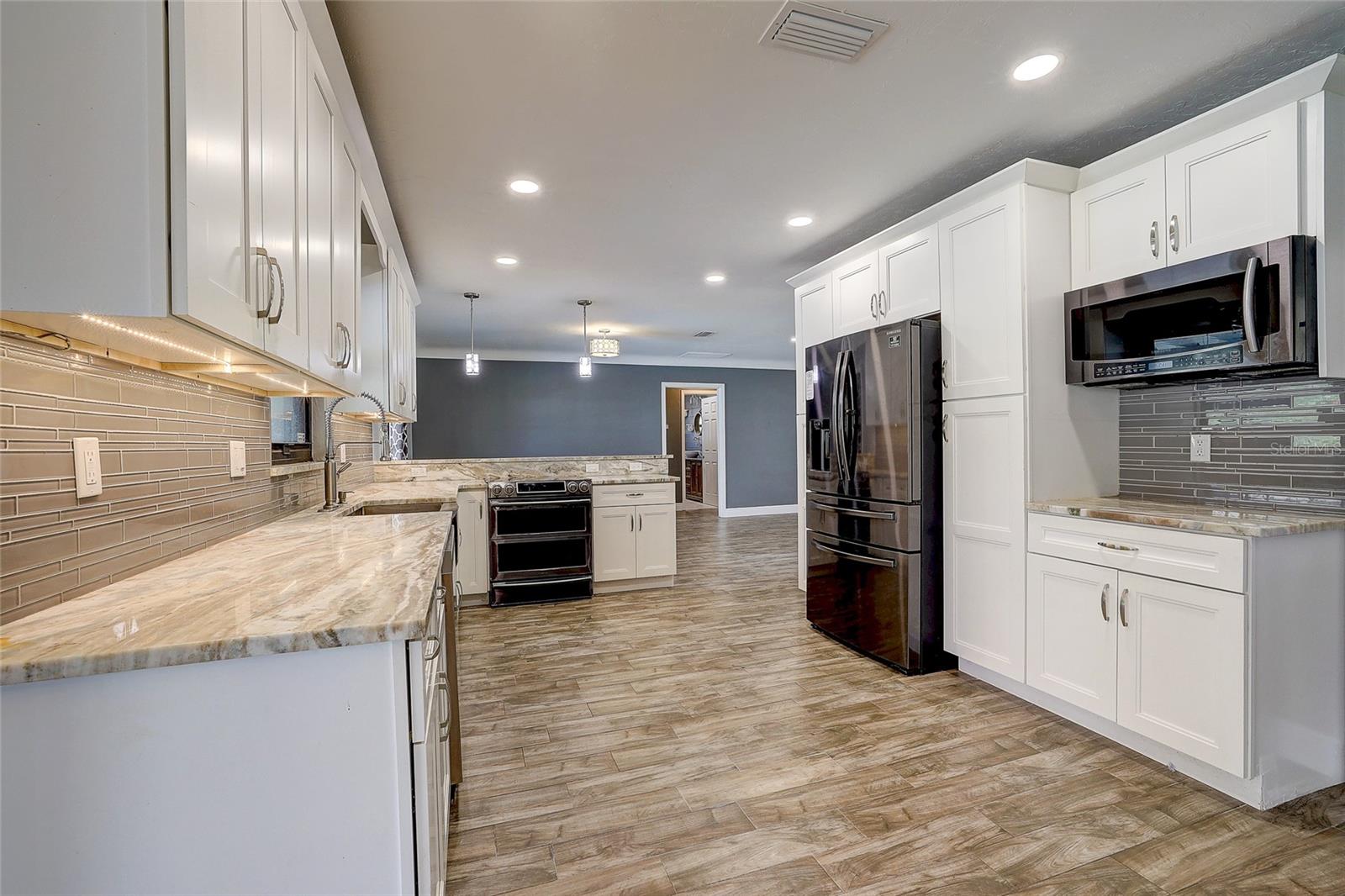 323 SUWANEE AVE