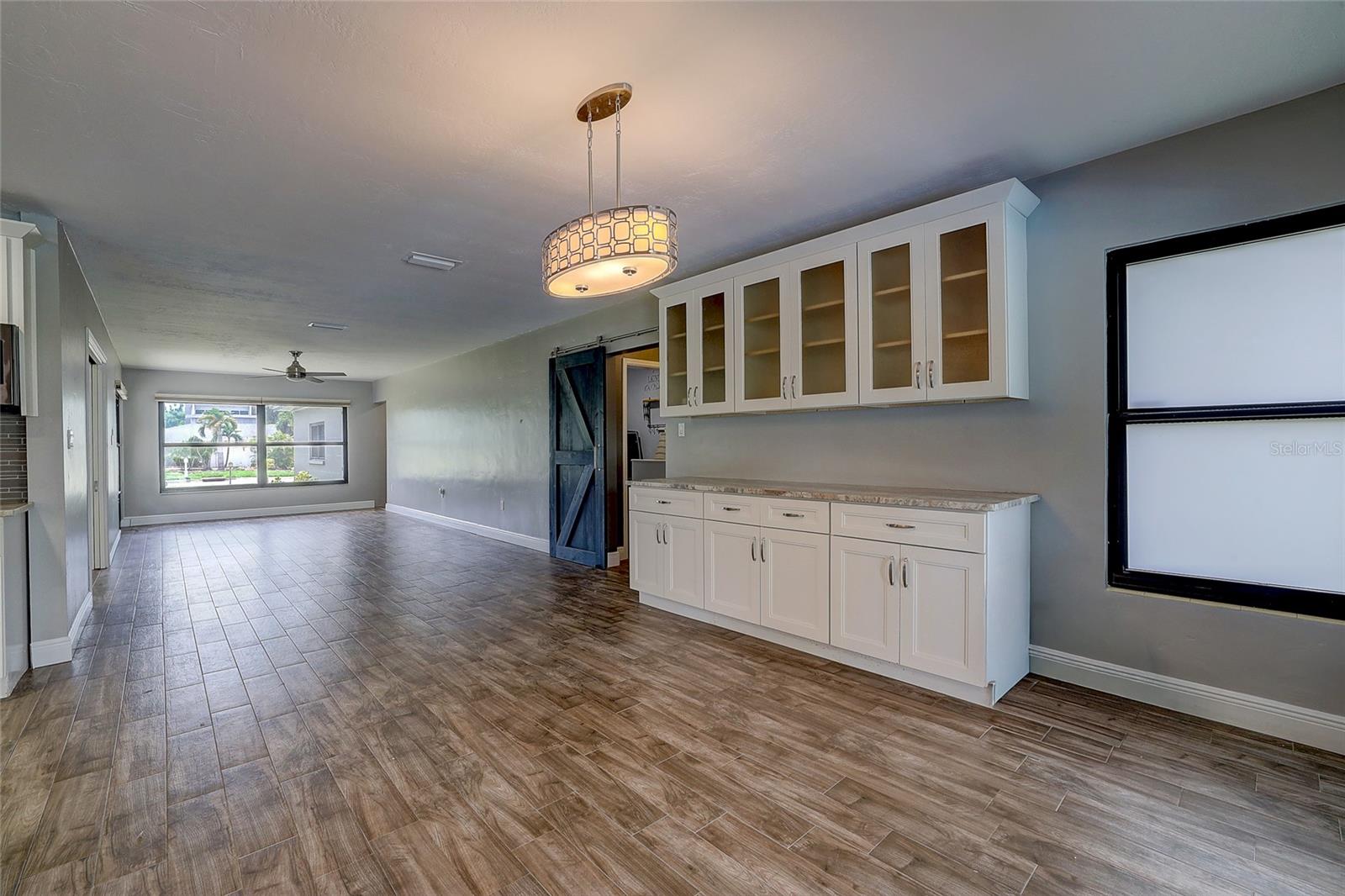 323 SUWANEE AVE