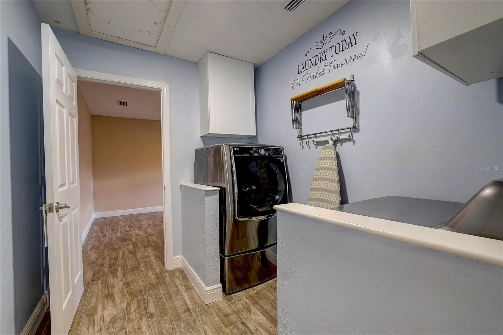 323 SUWANEE AVE