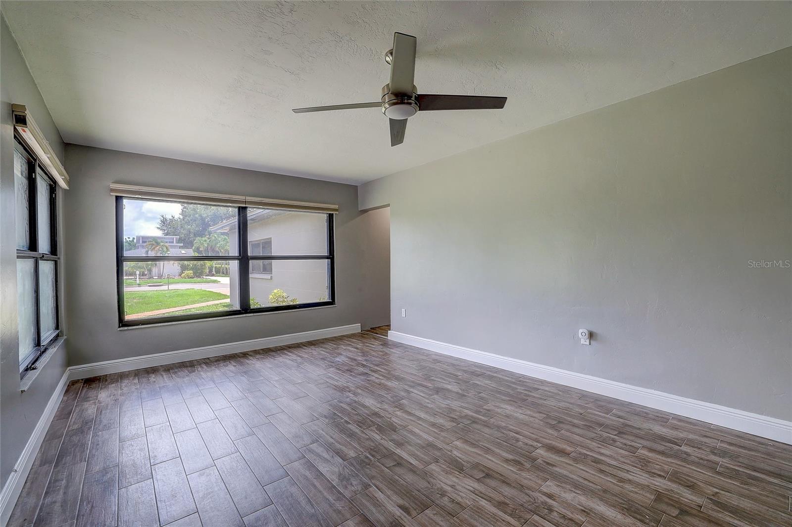 323 SUWANEE AVE