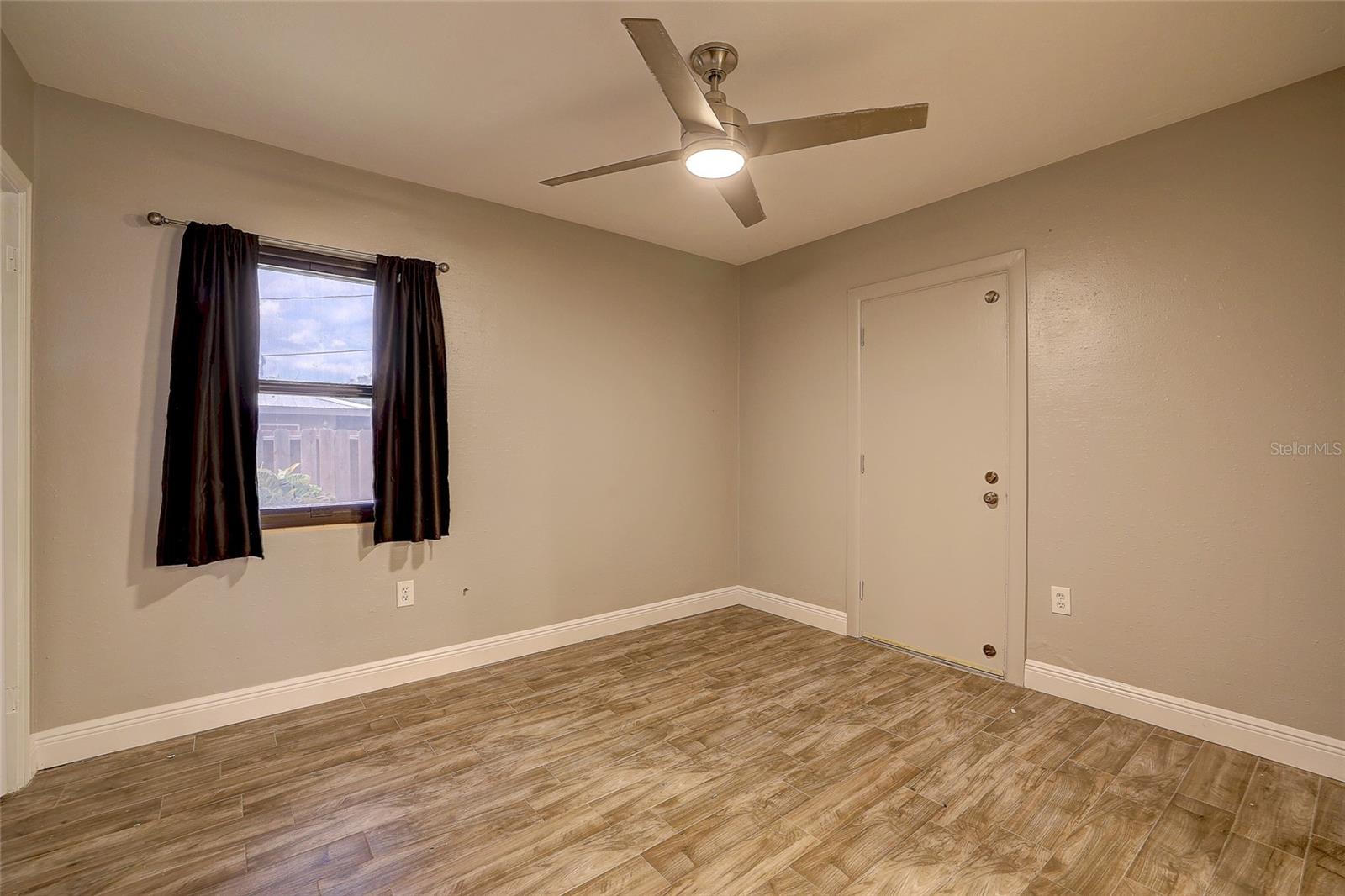 323 SUWANEE AVE
