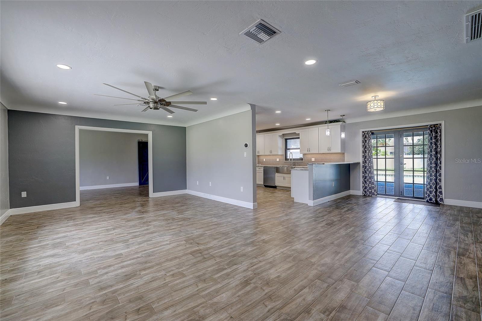 323 SUWANEE AVE