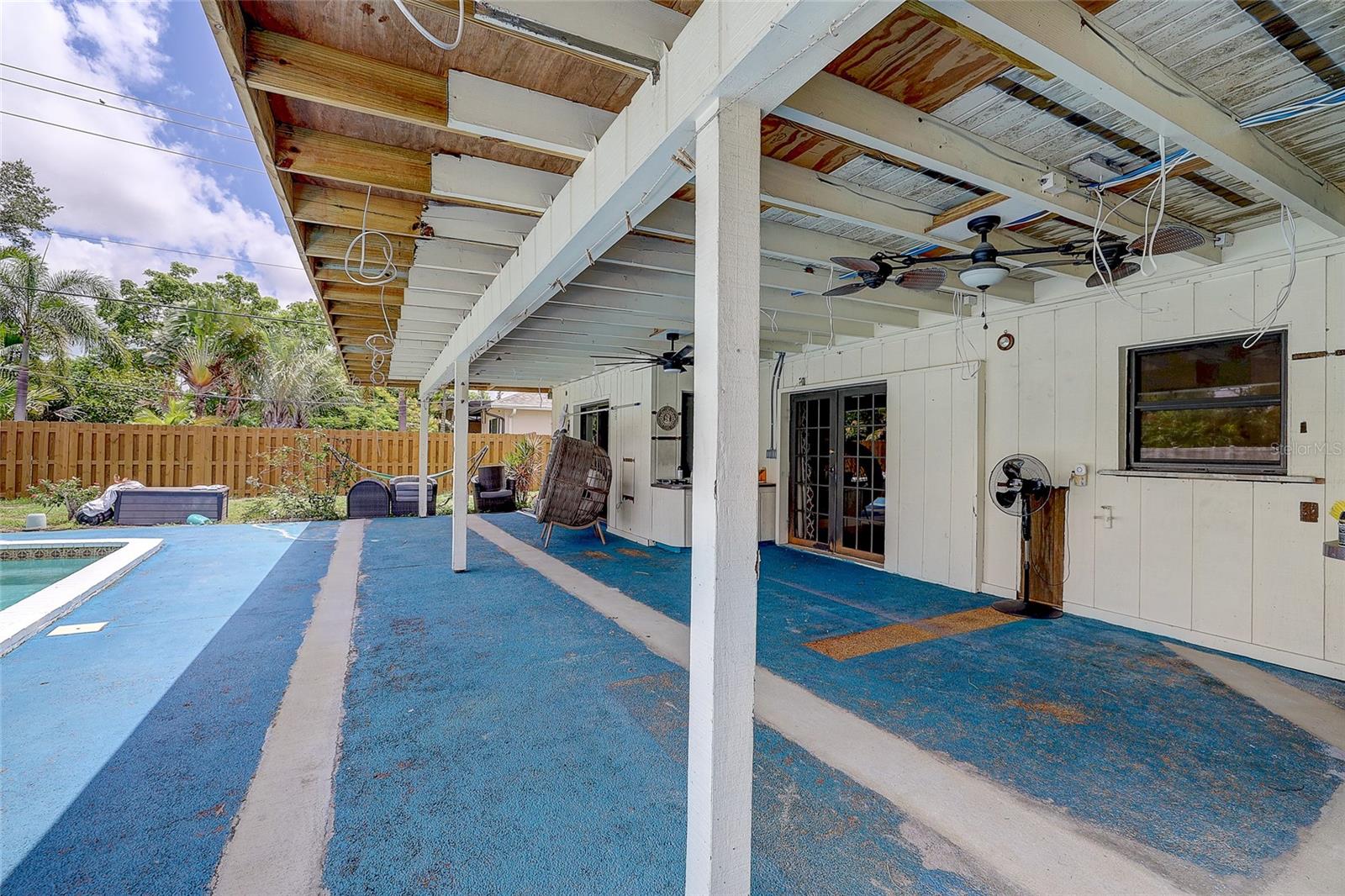 323 SUWANEE AVE