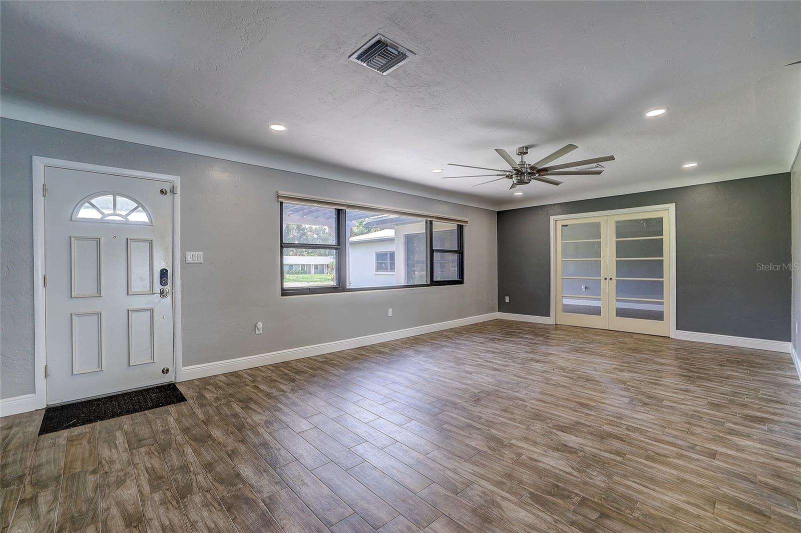 323 SUWANEE AVE