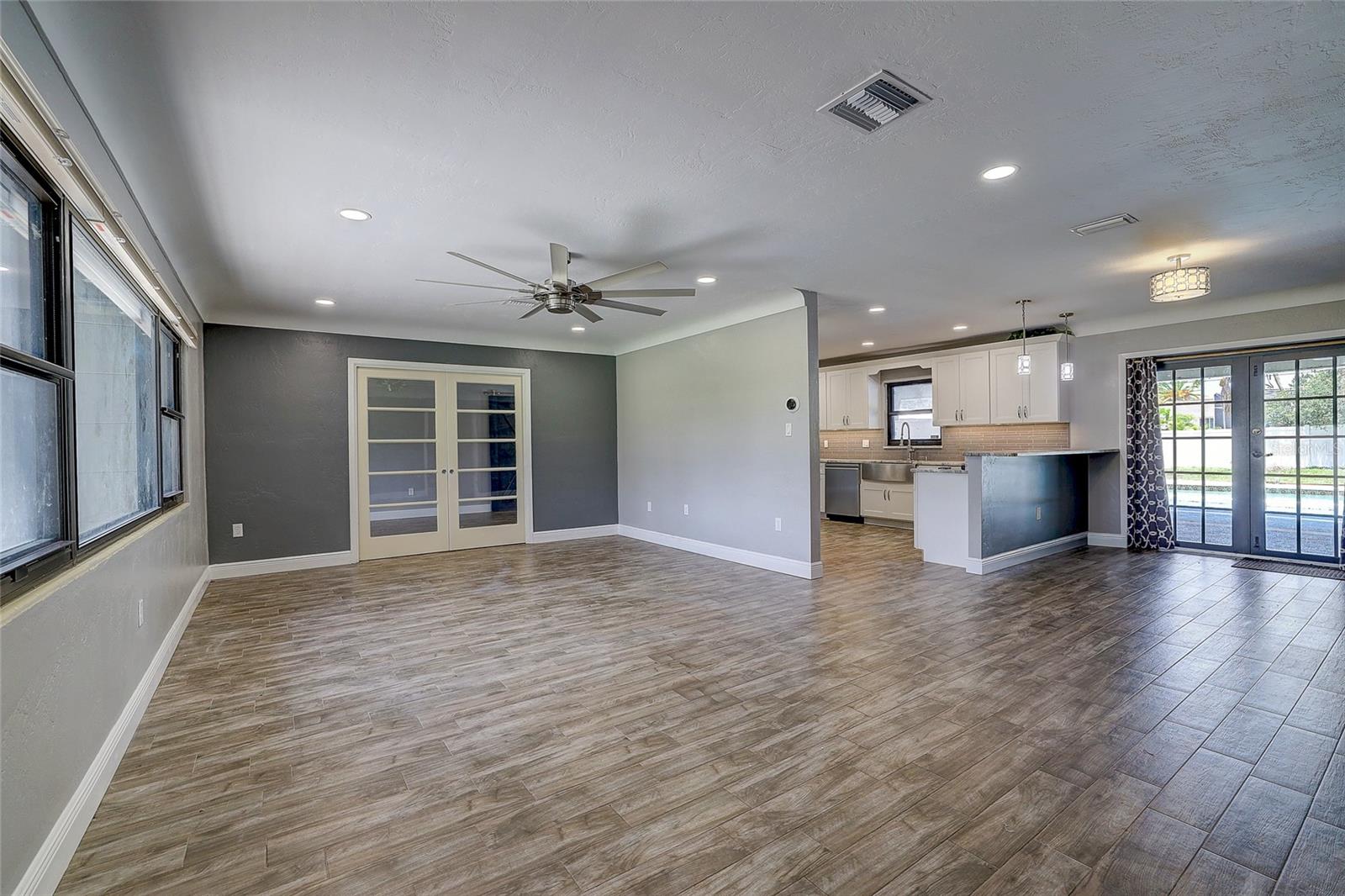323 SUWANEE AVE