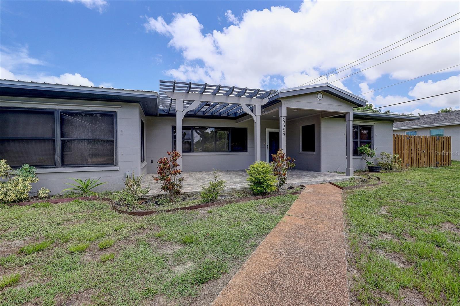 323 SUWANEE AVE
