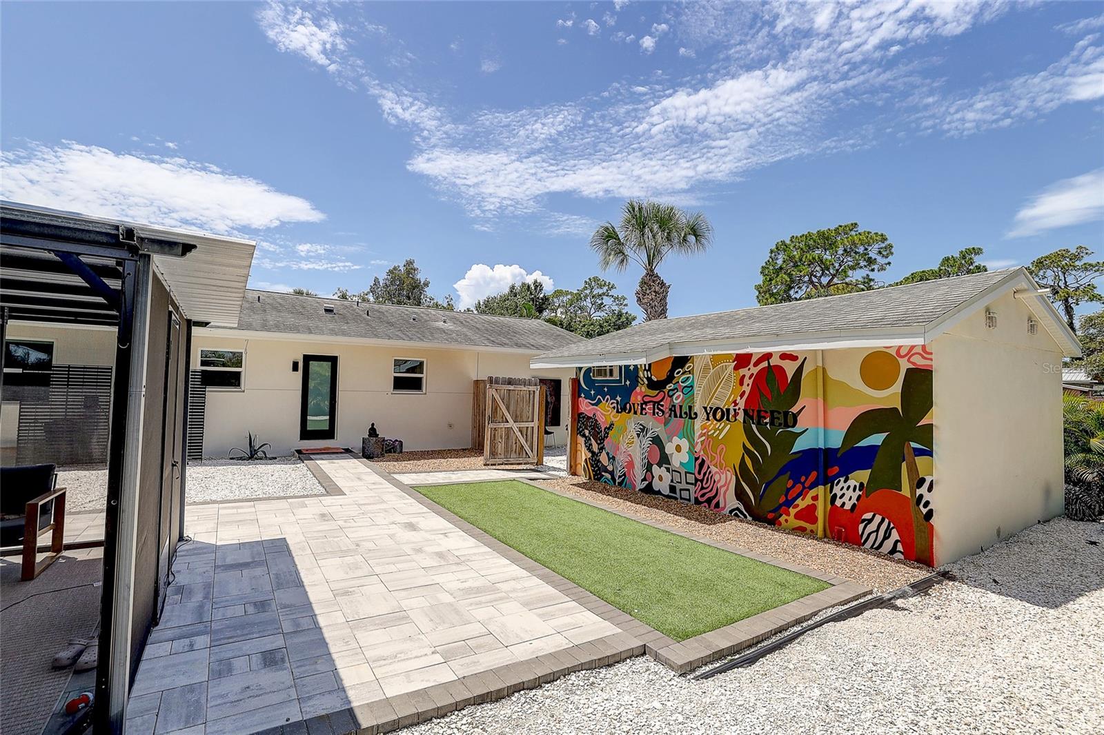 2121 PALM TER