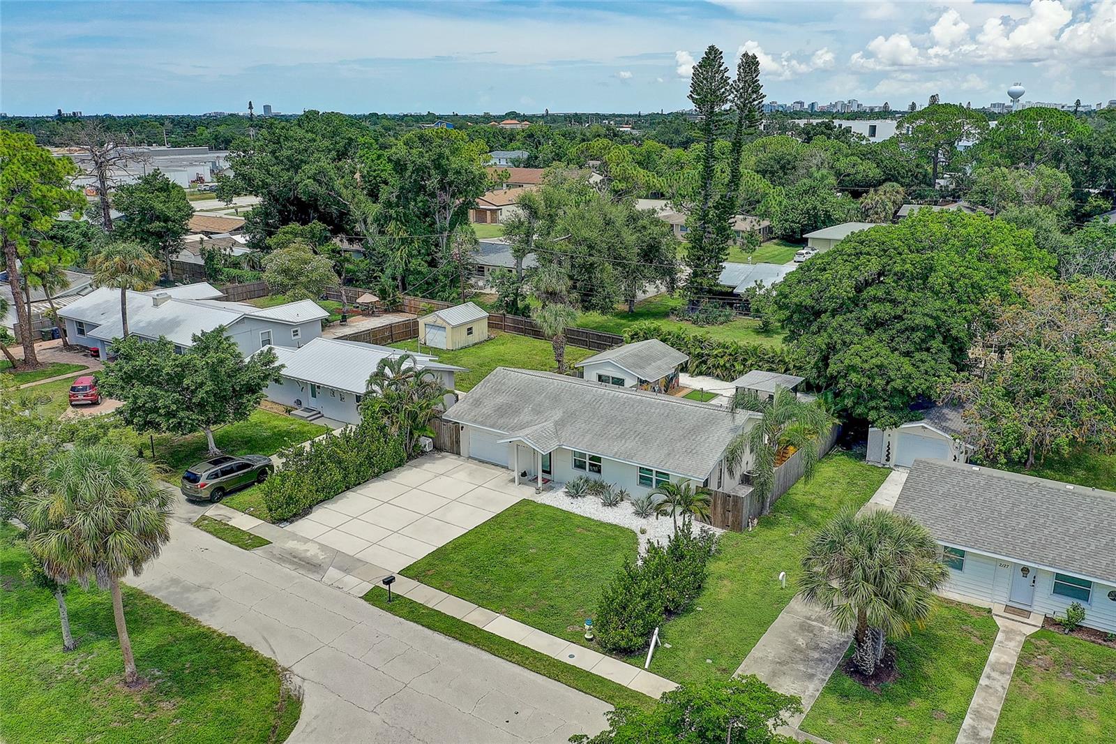 2121 PALM TER