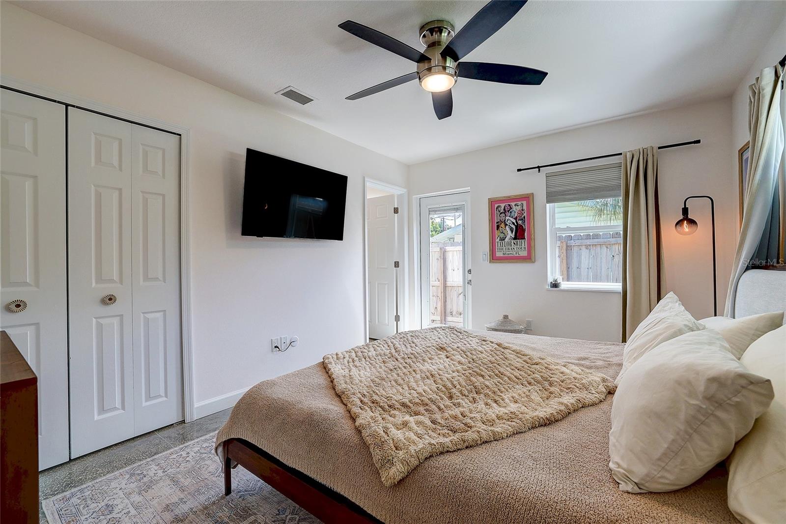 2121 PALM TER