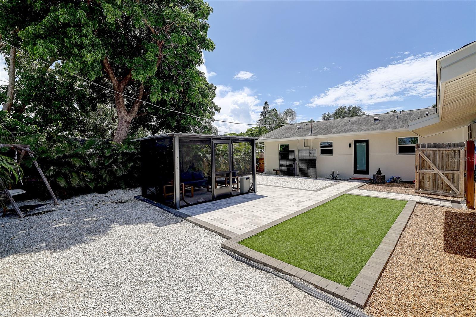 2121 PALM TER