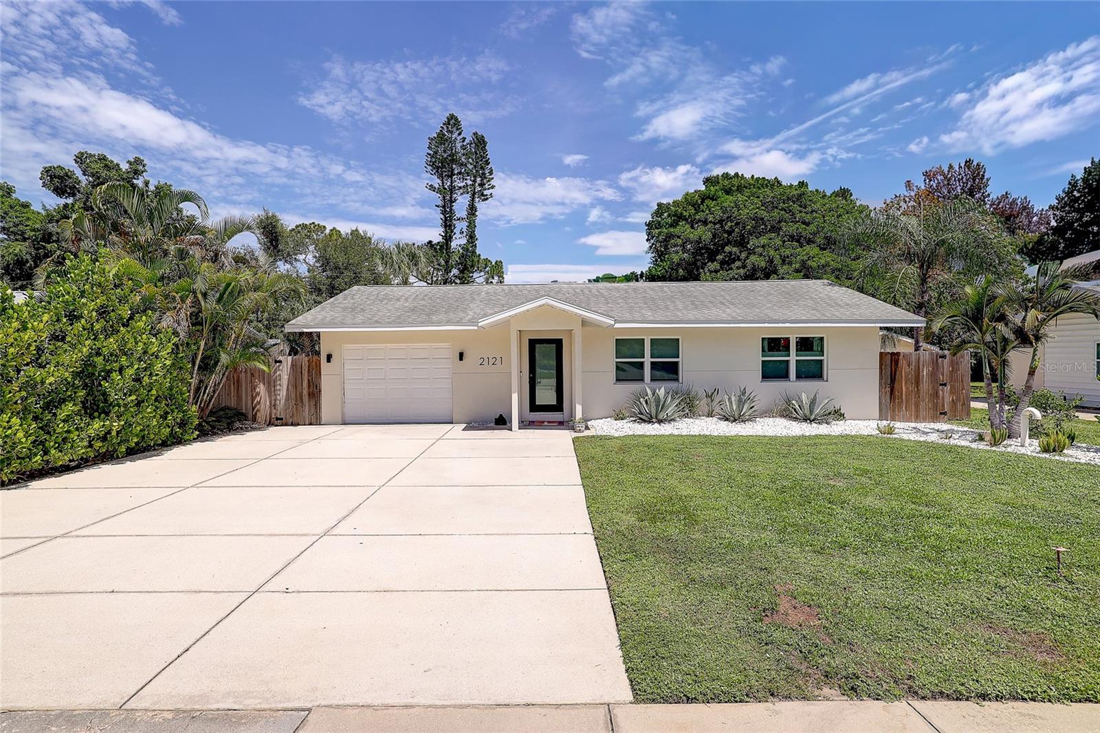 2121 PALM TER
