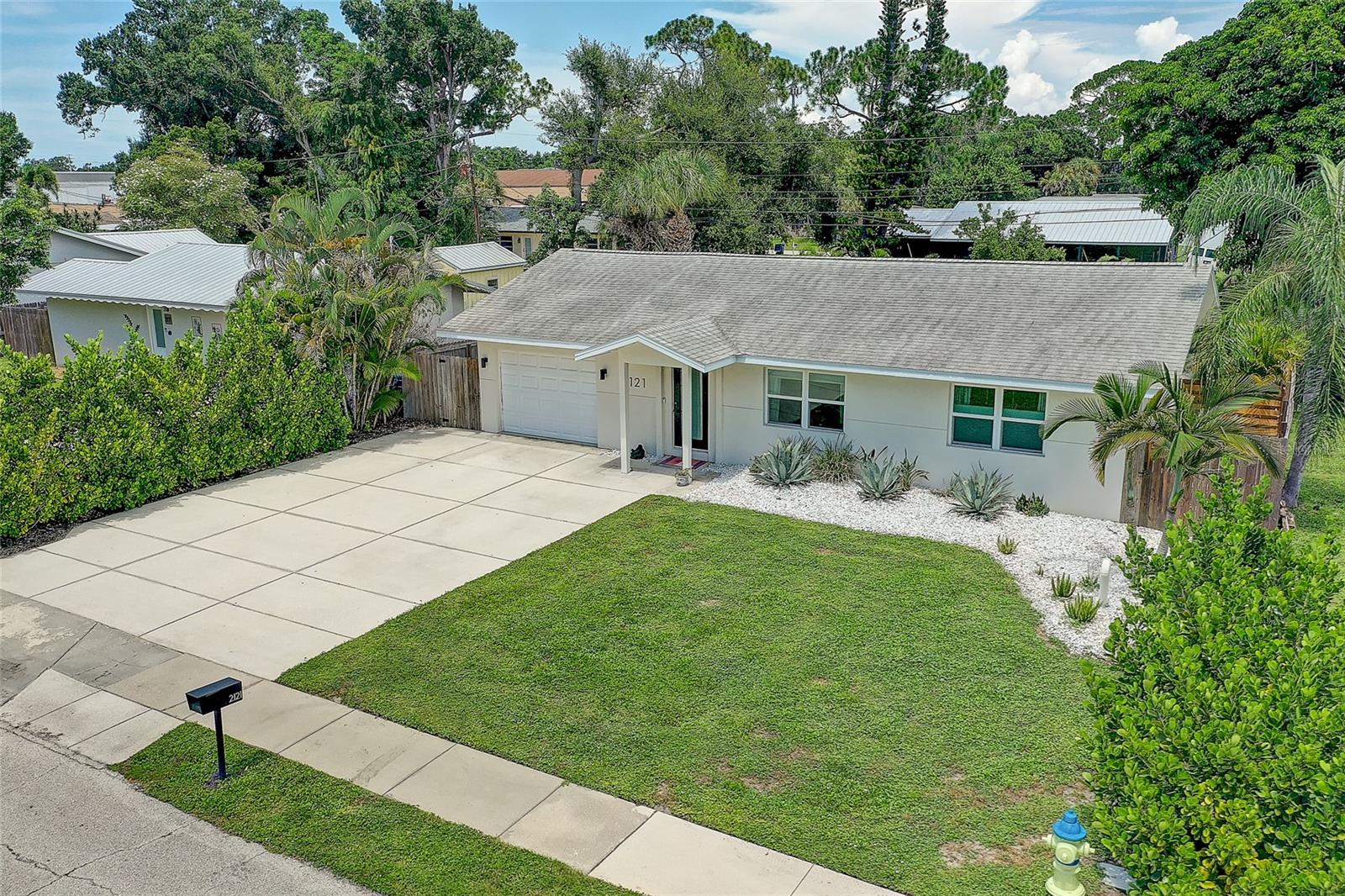 2121 PALM TER