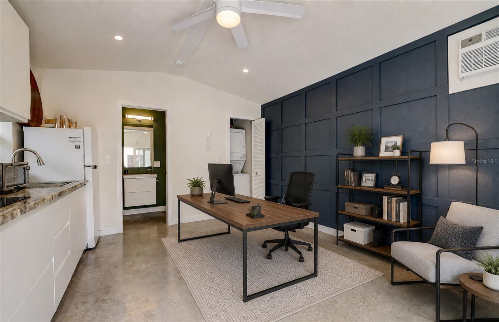 2121 PALM TER