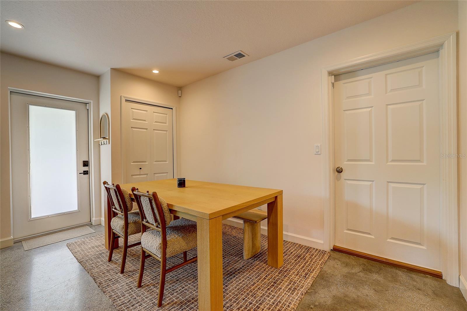 2121 PALM TER