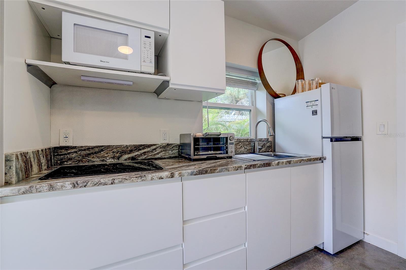2121 PALM TER