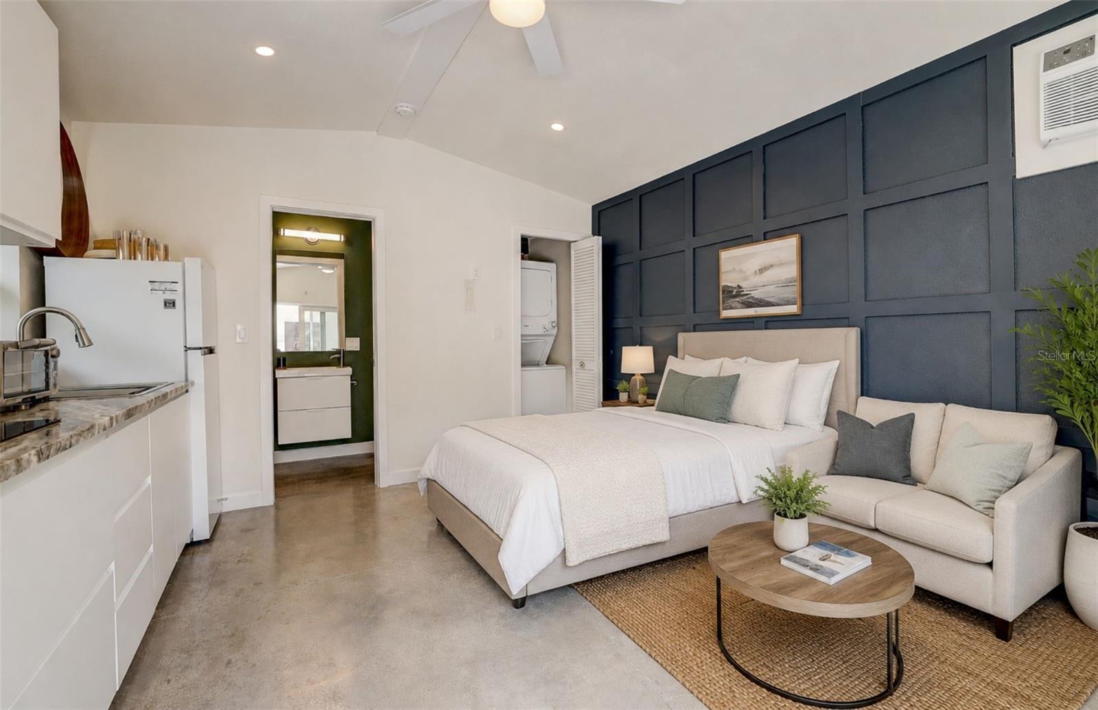2121 PALM TER