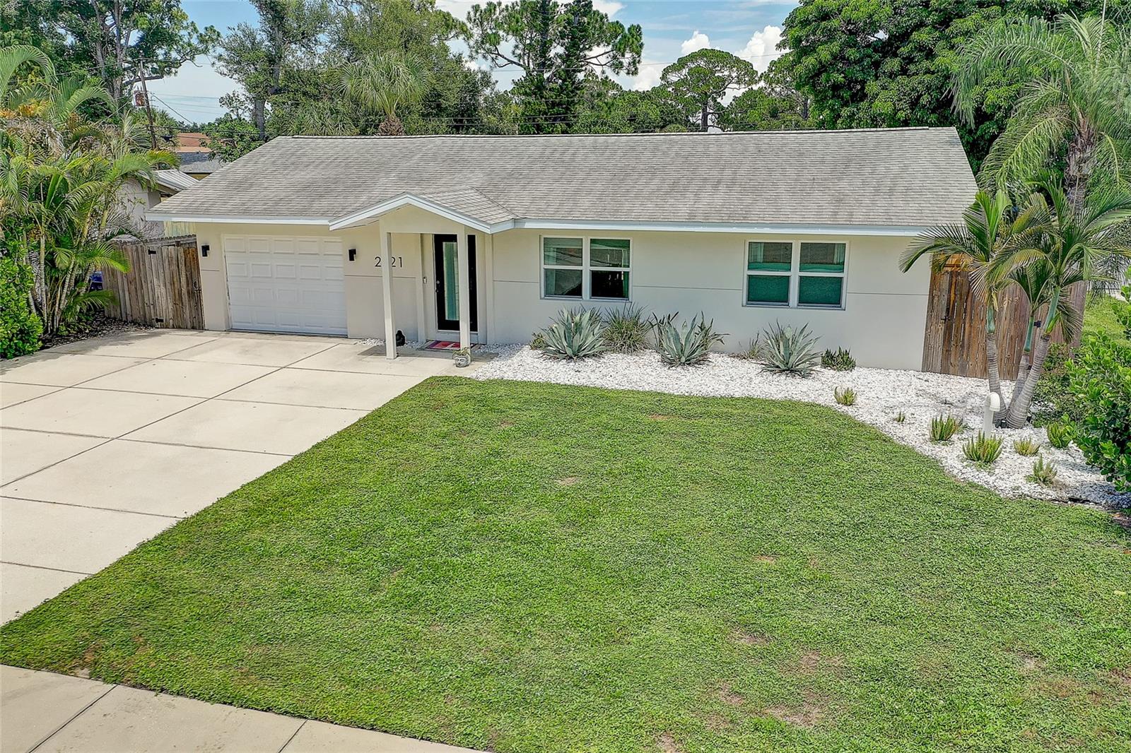 2121 PALM TER