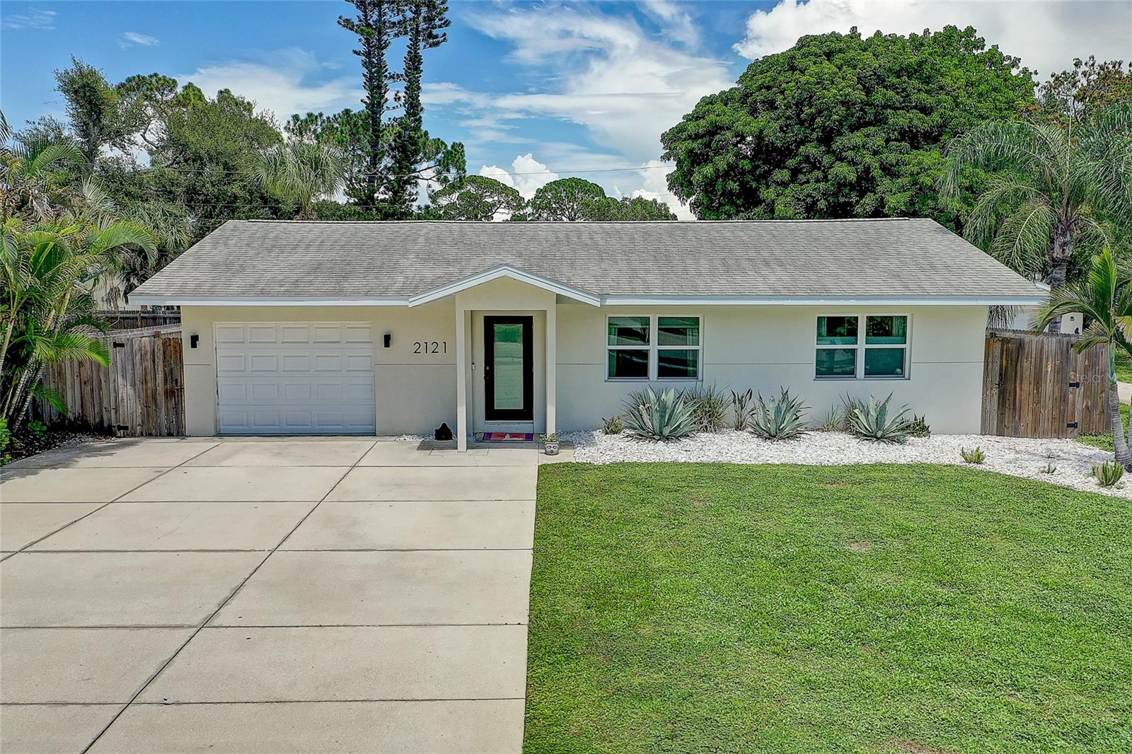 2121 PALM TER