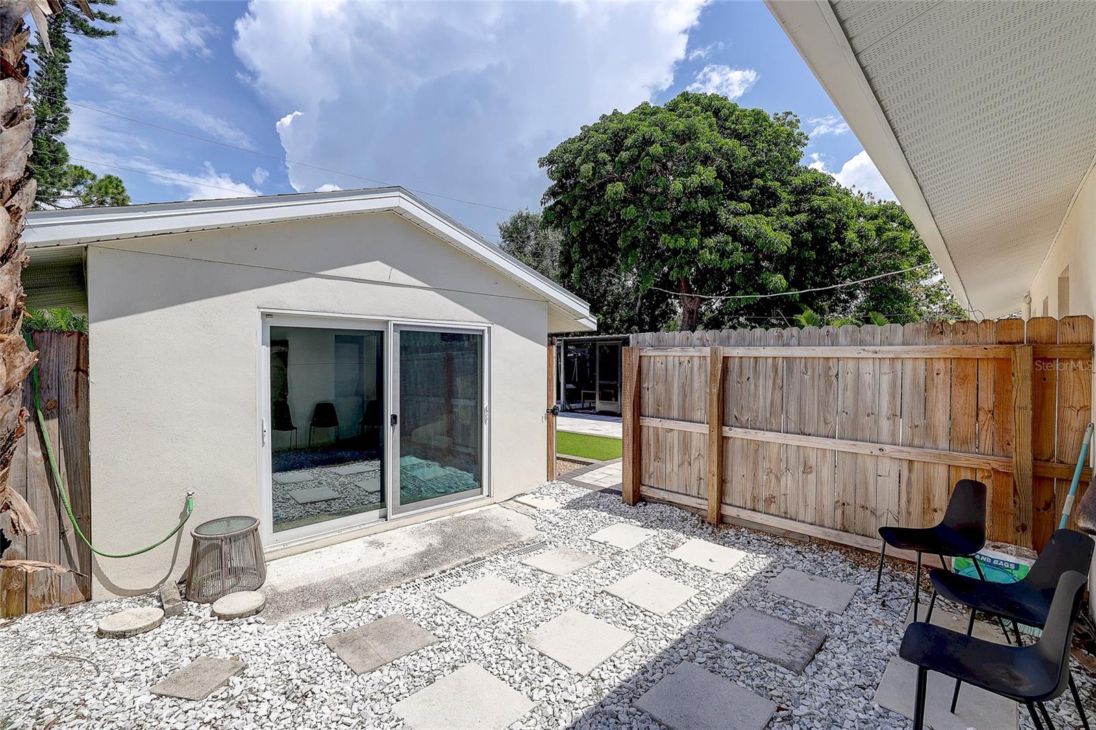 2121 PALM TER