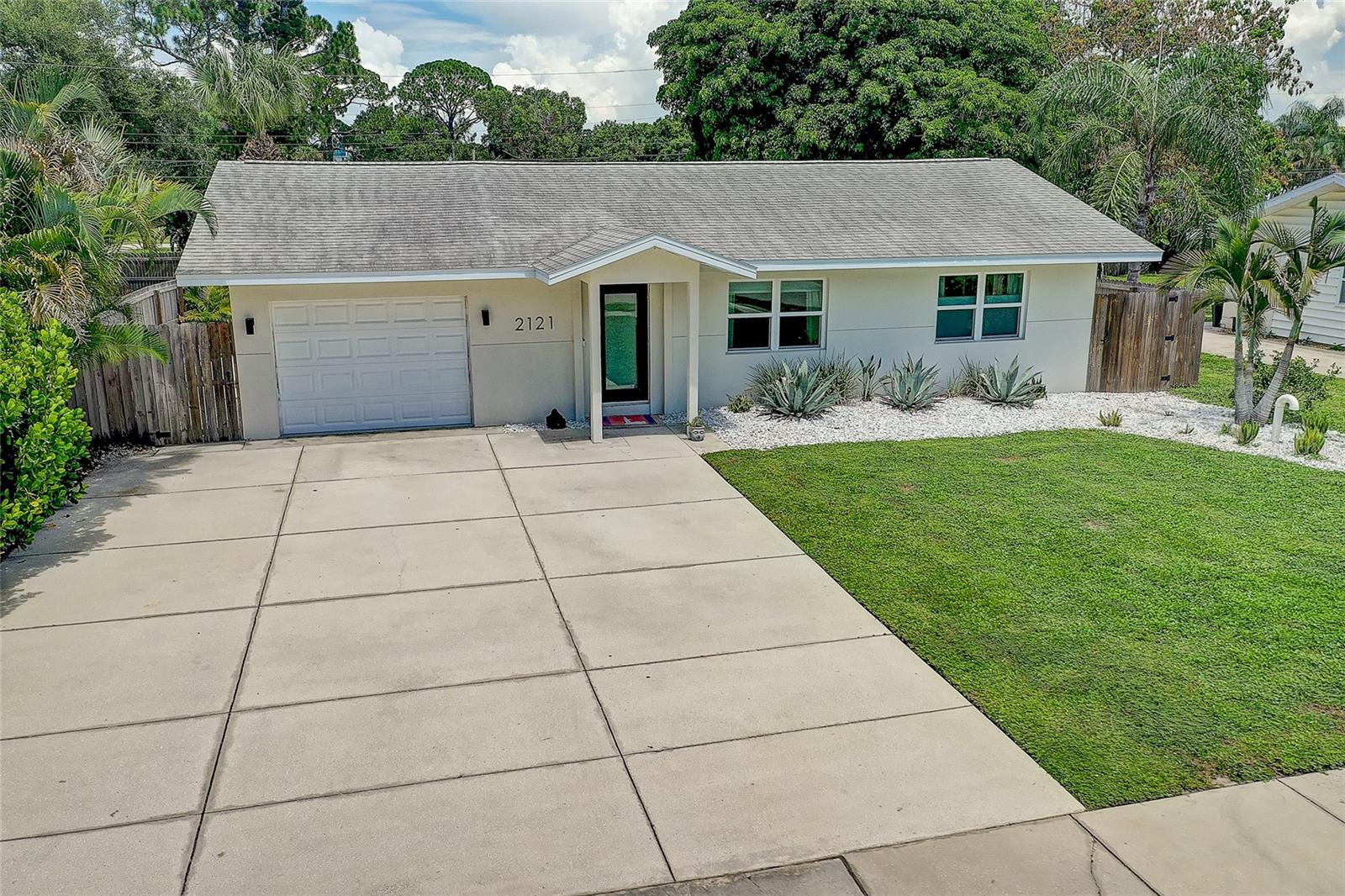 2121 PALM TER
