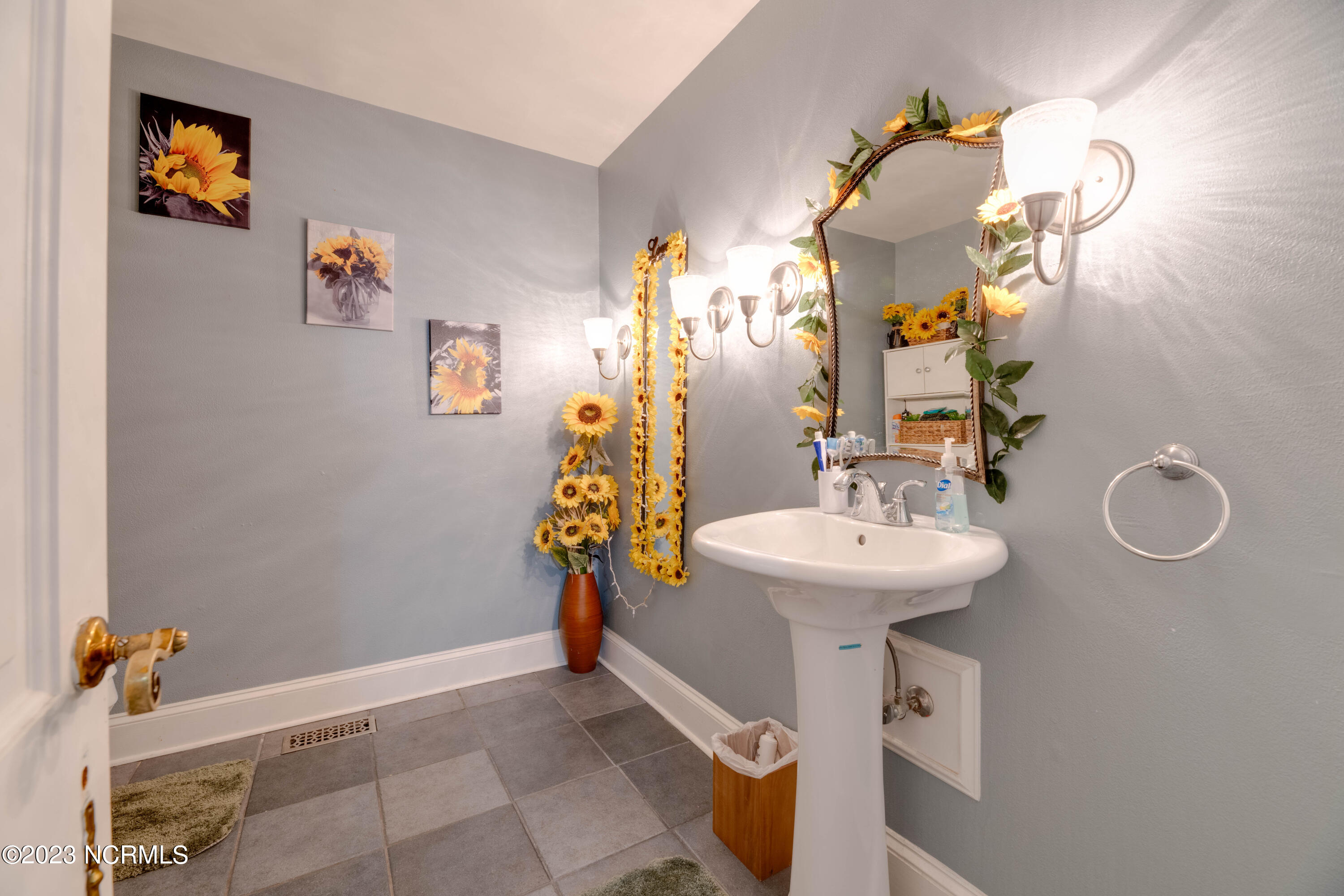 311 Canterbury Road NW