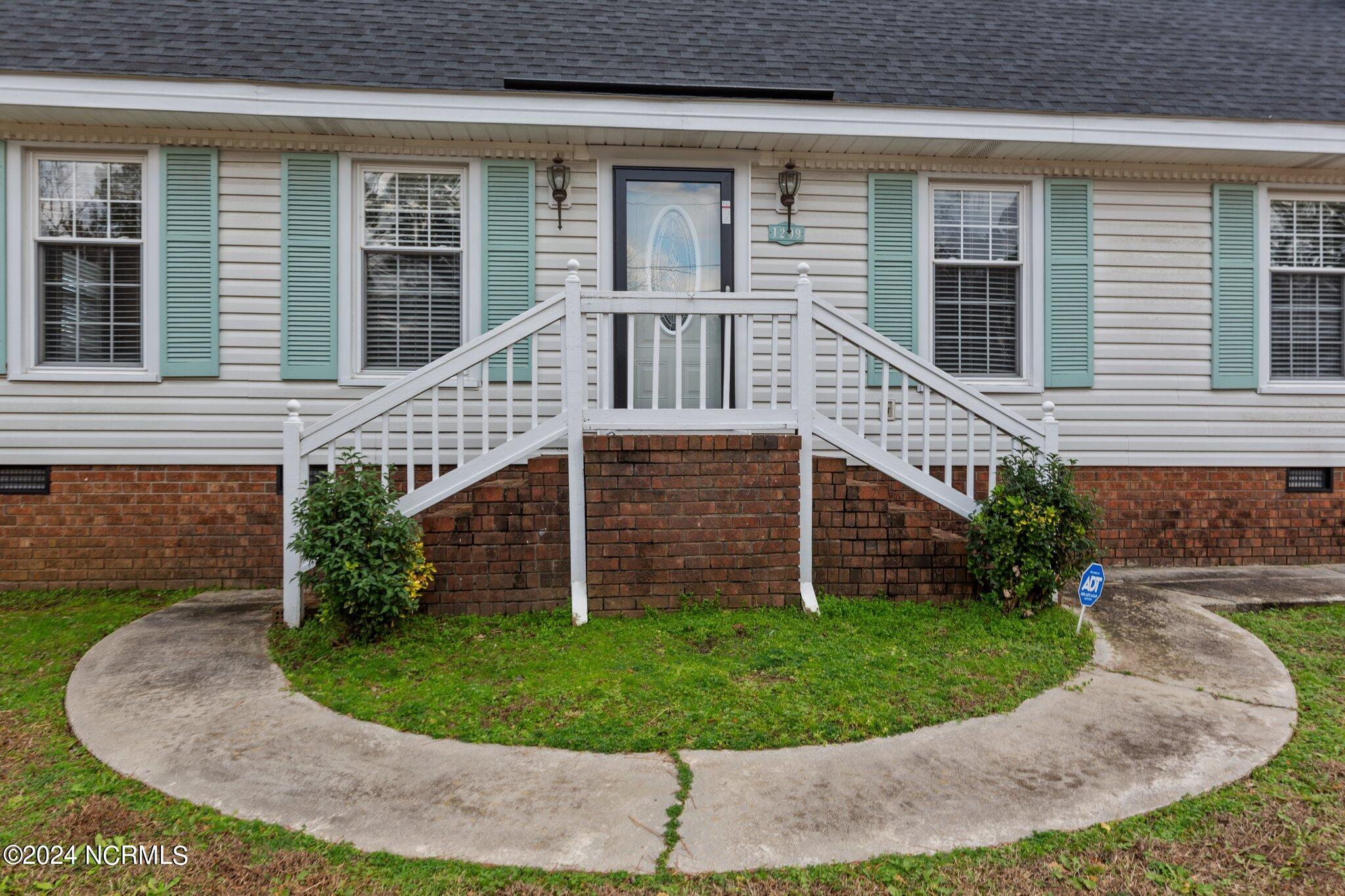 1209 W Howard Avenue