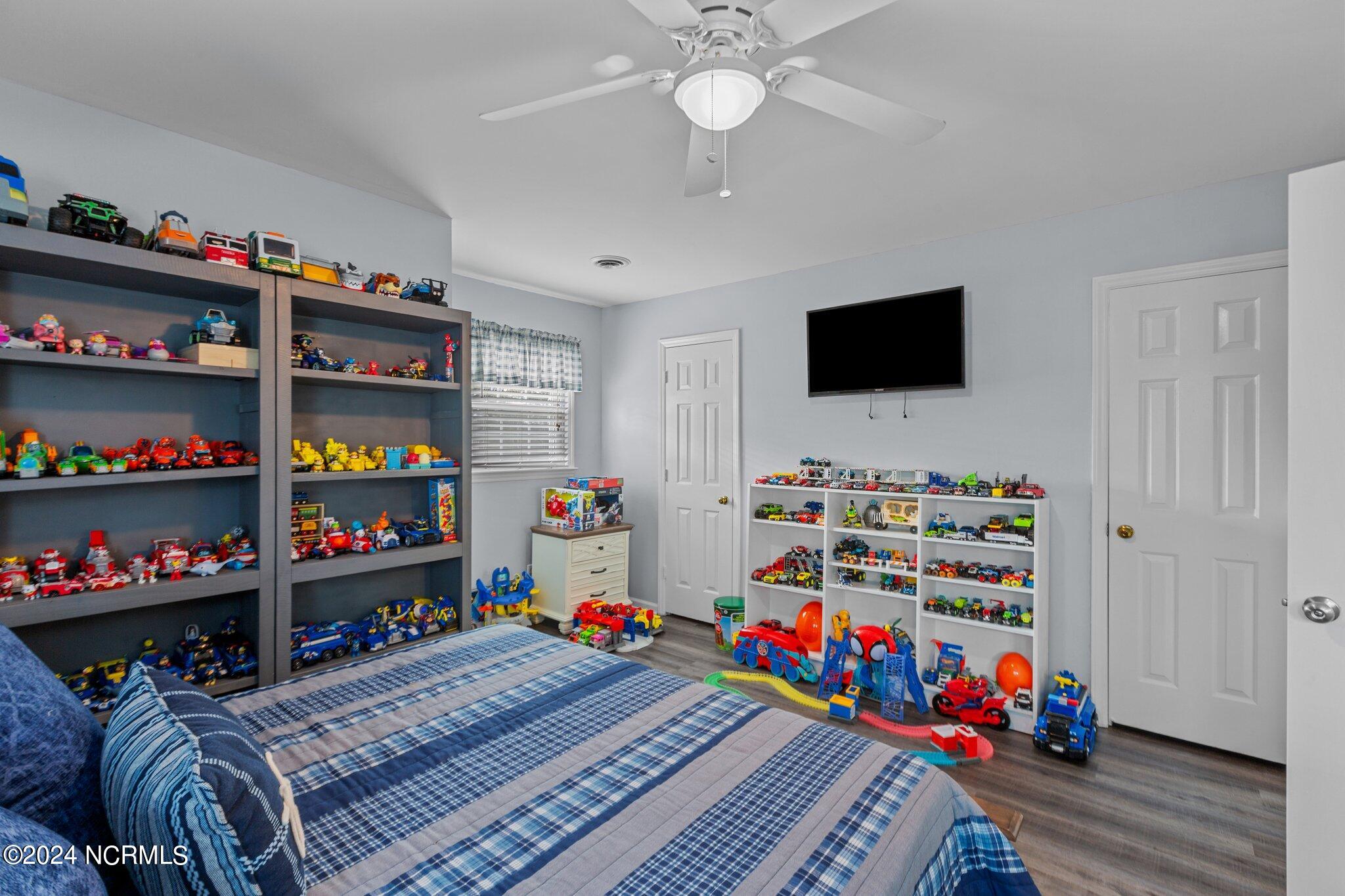 1209 W Howard Avenue