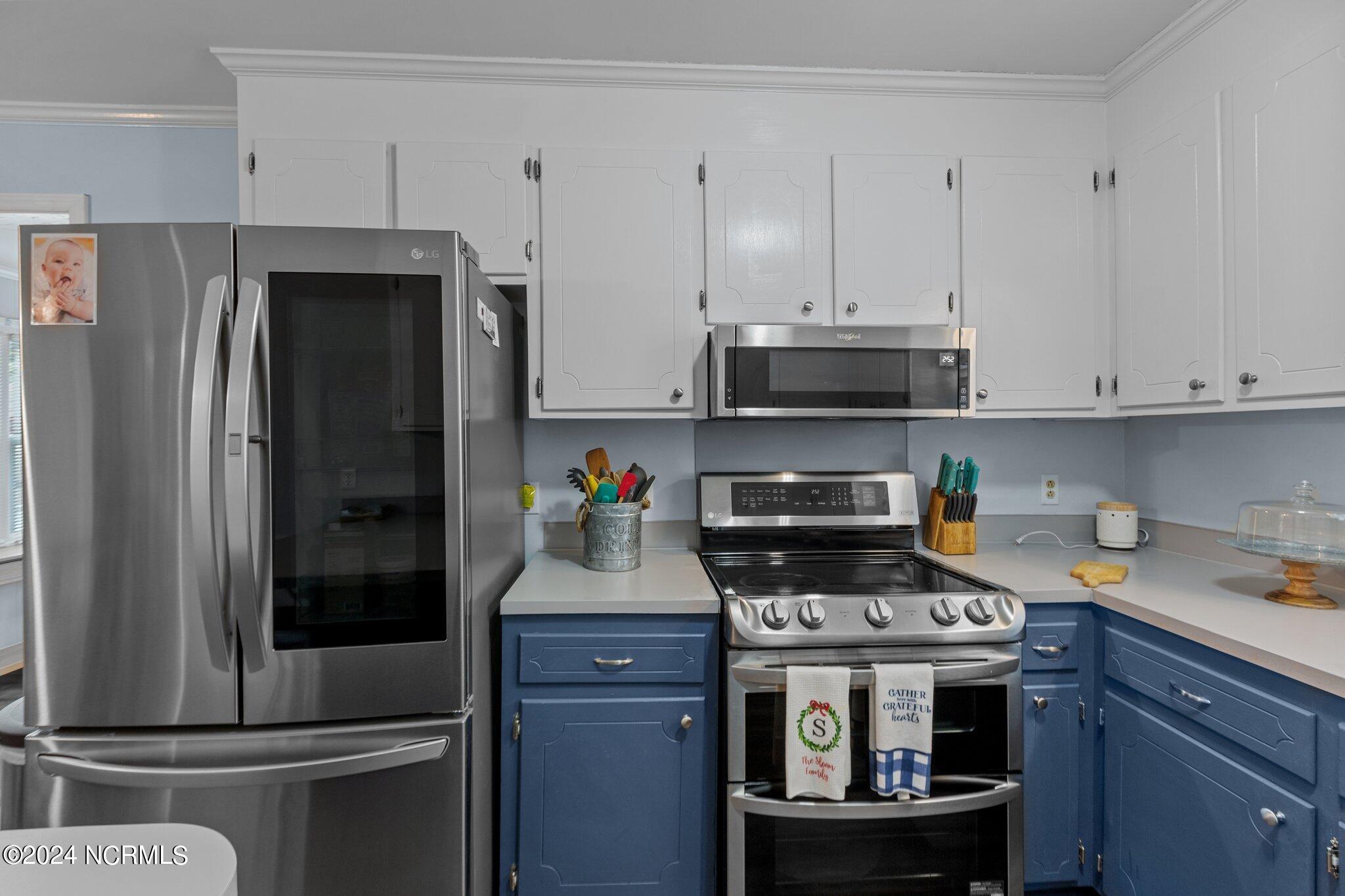 1209 W Howard Avenue