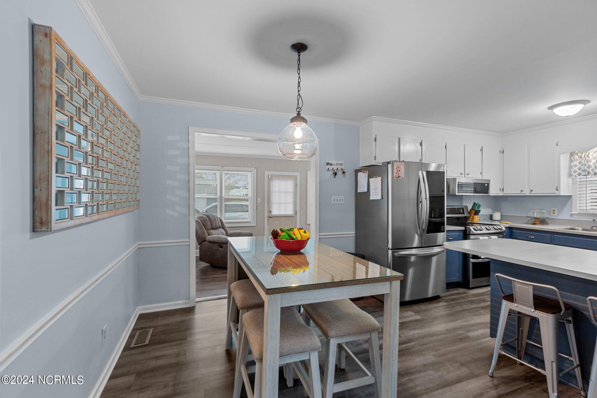 1209 W Howard Avenue