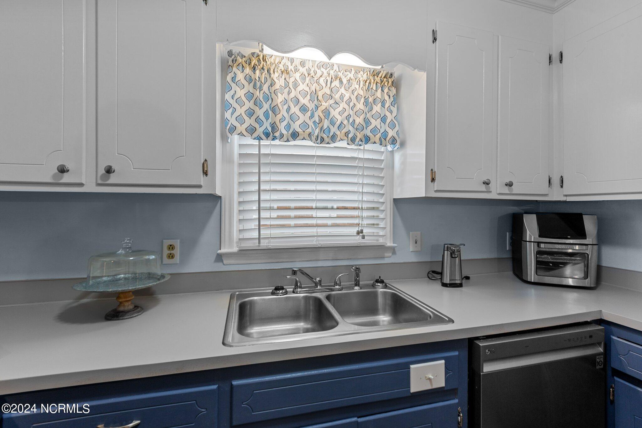 1209 W Howard Avenue