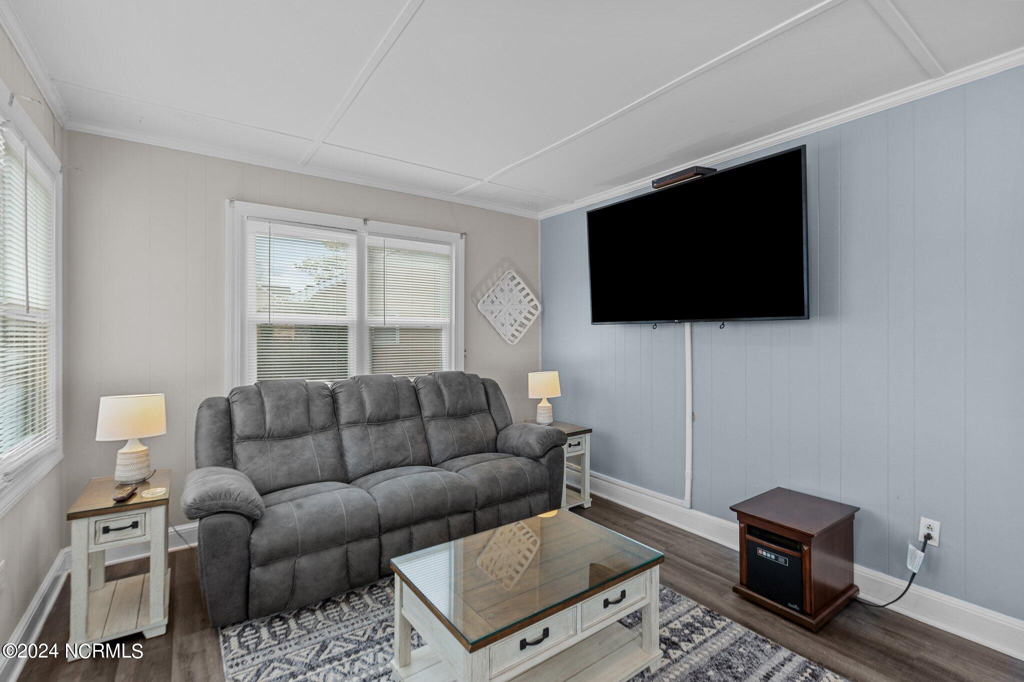 1209 W Howard Avenue