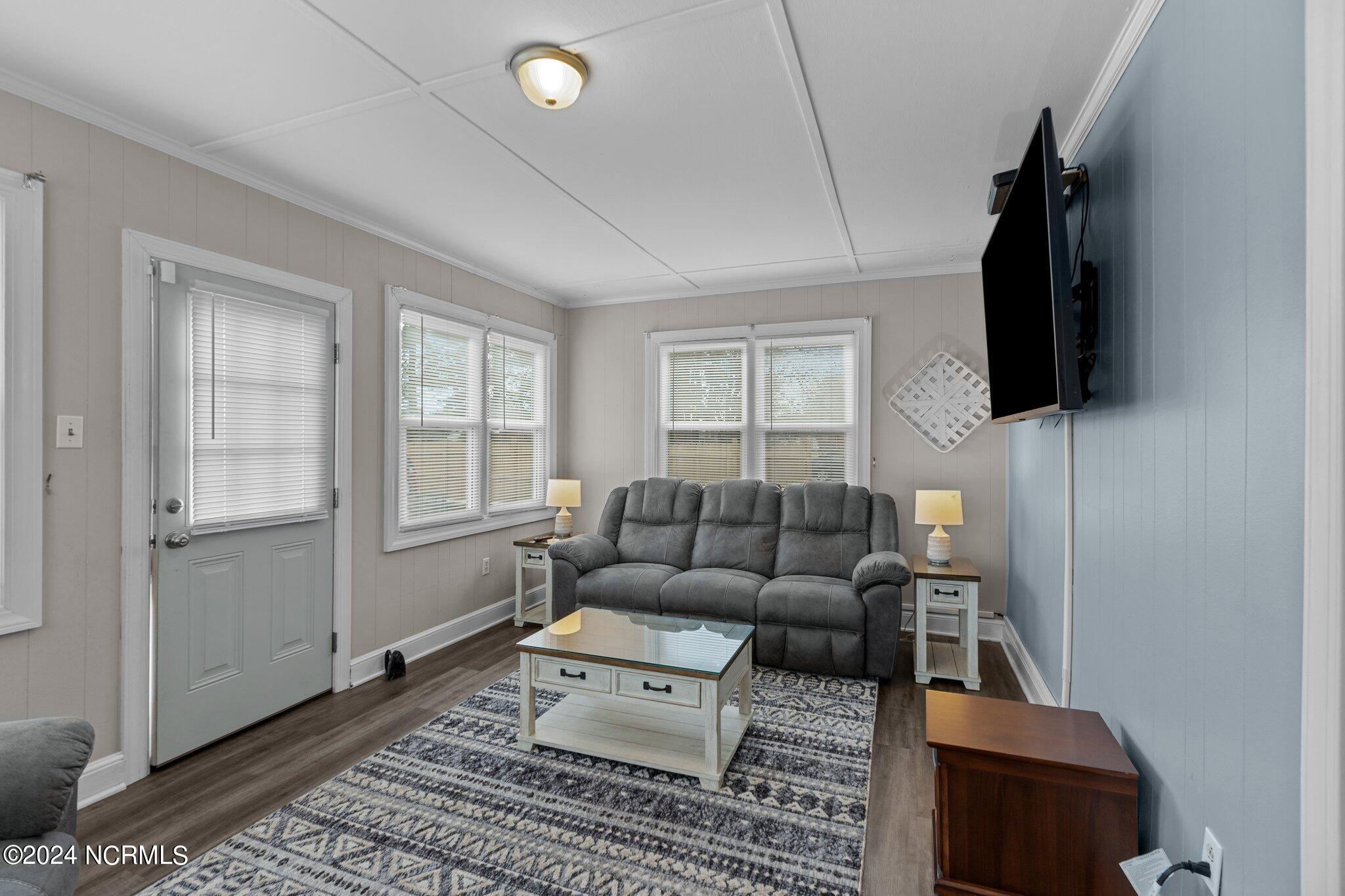 1209 W Howard Avenue