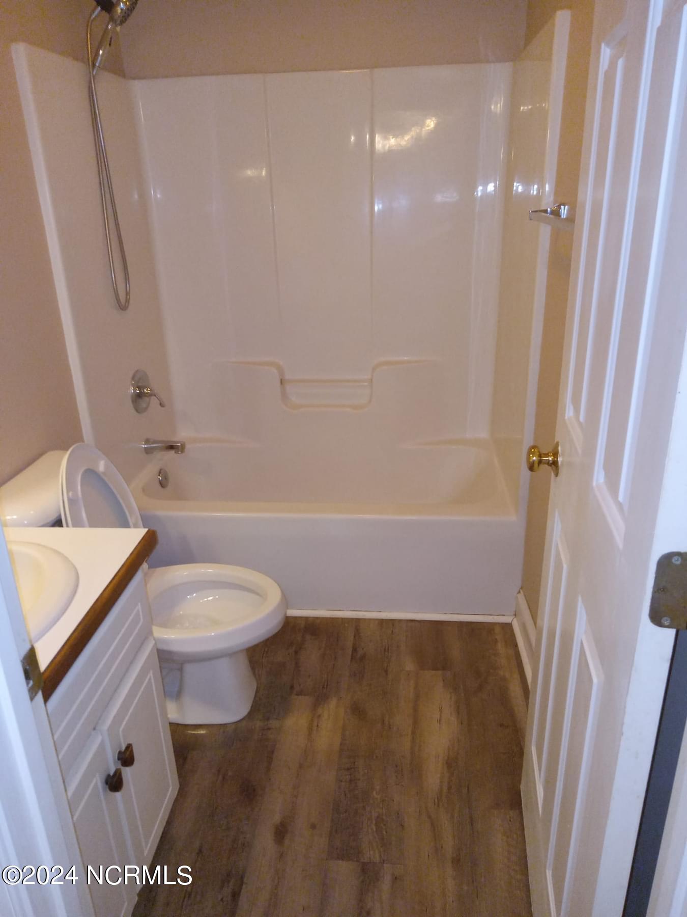 4204 Dewfield Drive N