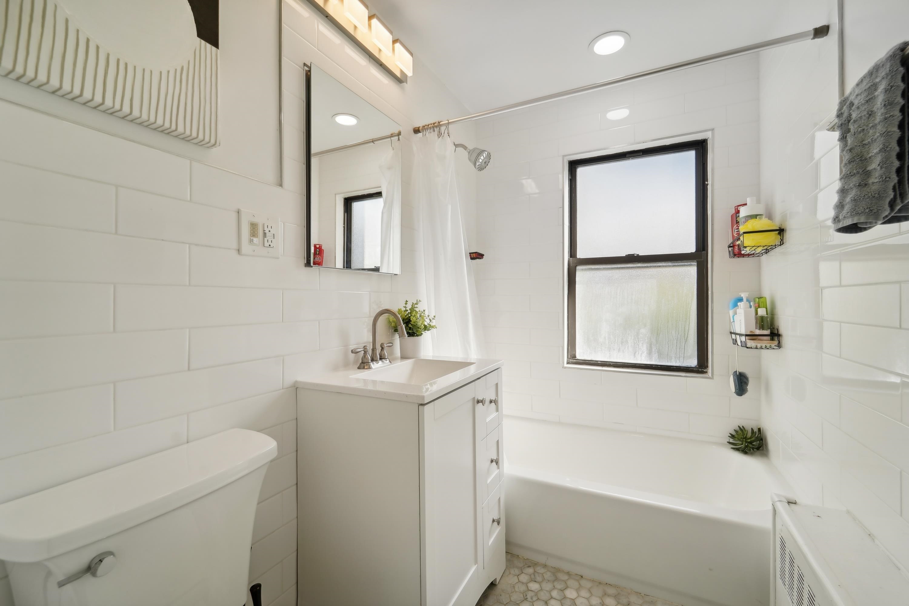 278 BARROW ST Unit: 4