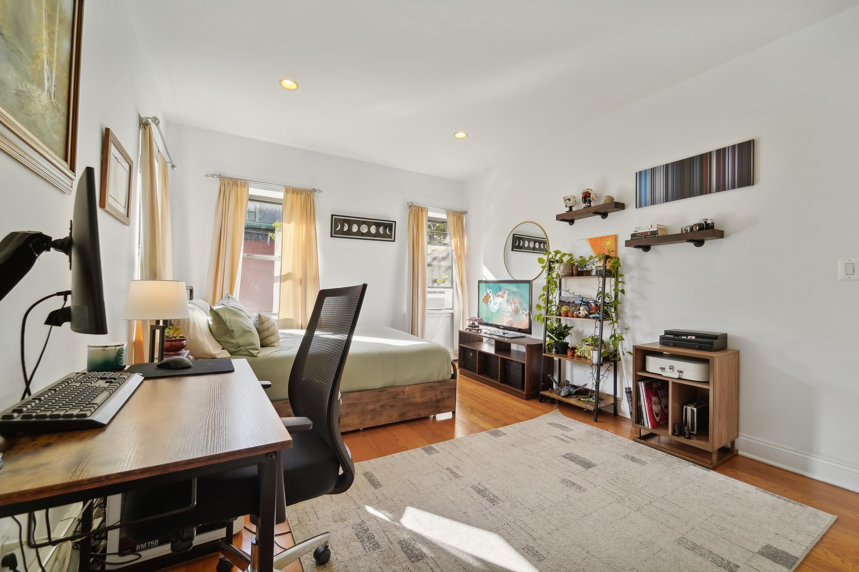 278 BARROW ST Unit: 4