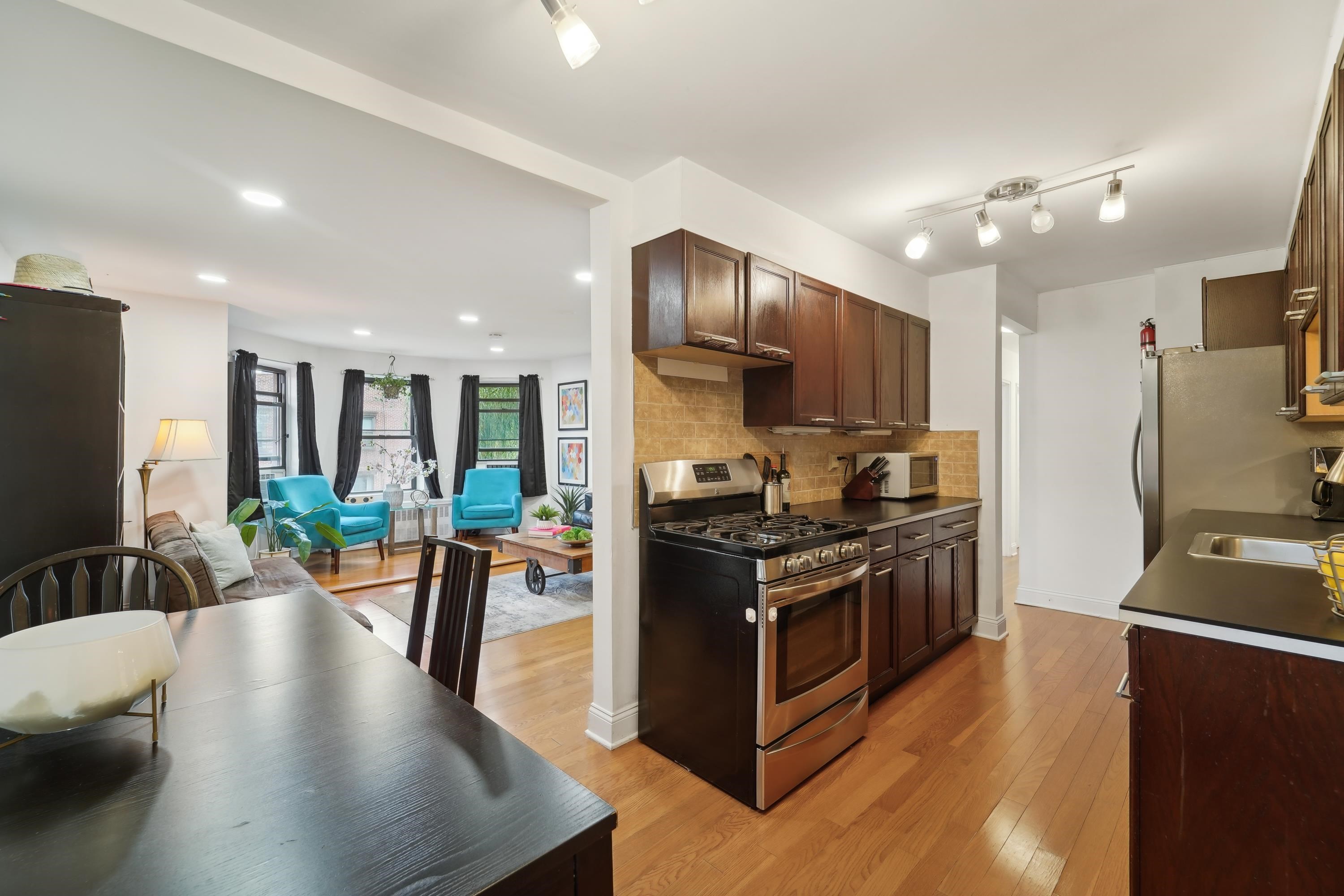 278 BARROW ST Unit: 4