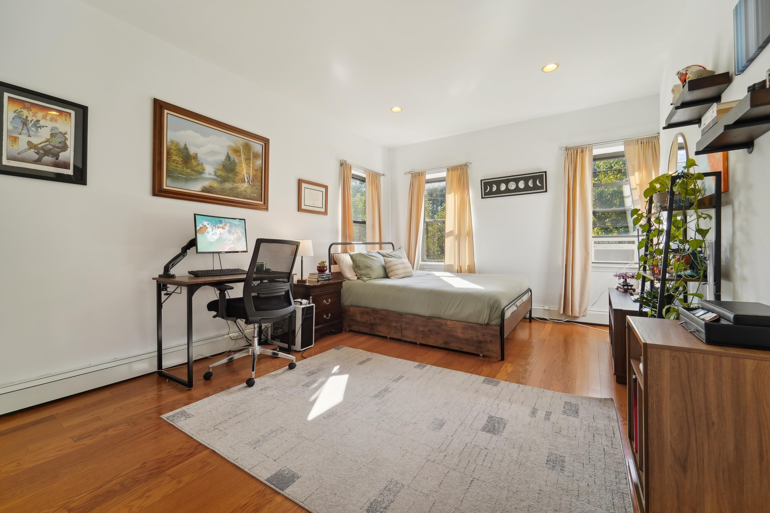 278 BARROW ST Unit: 4