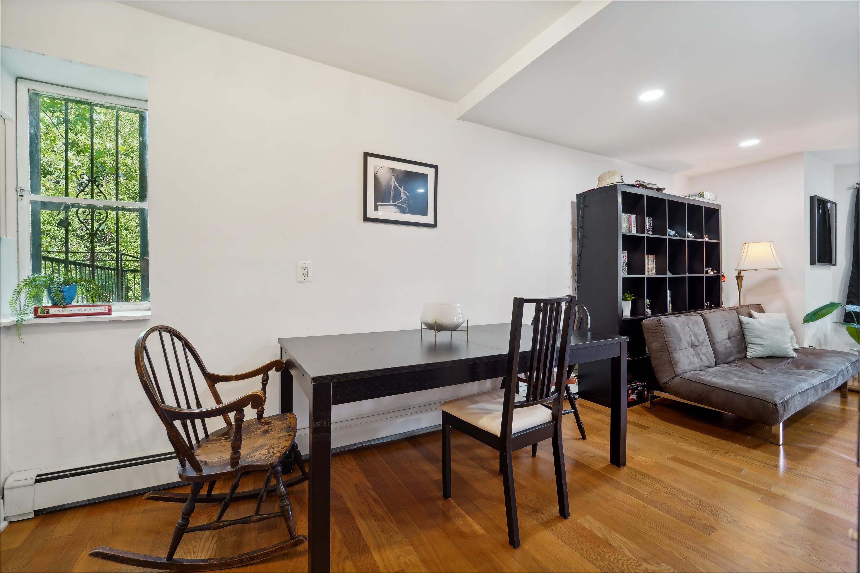 278 BARROW ST Unit: 4