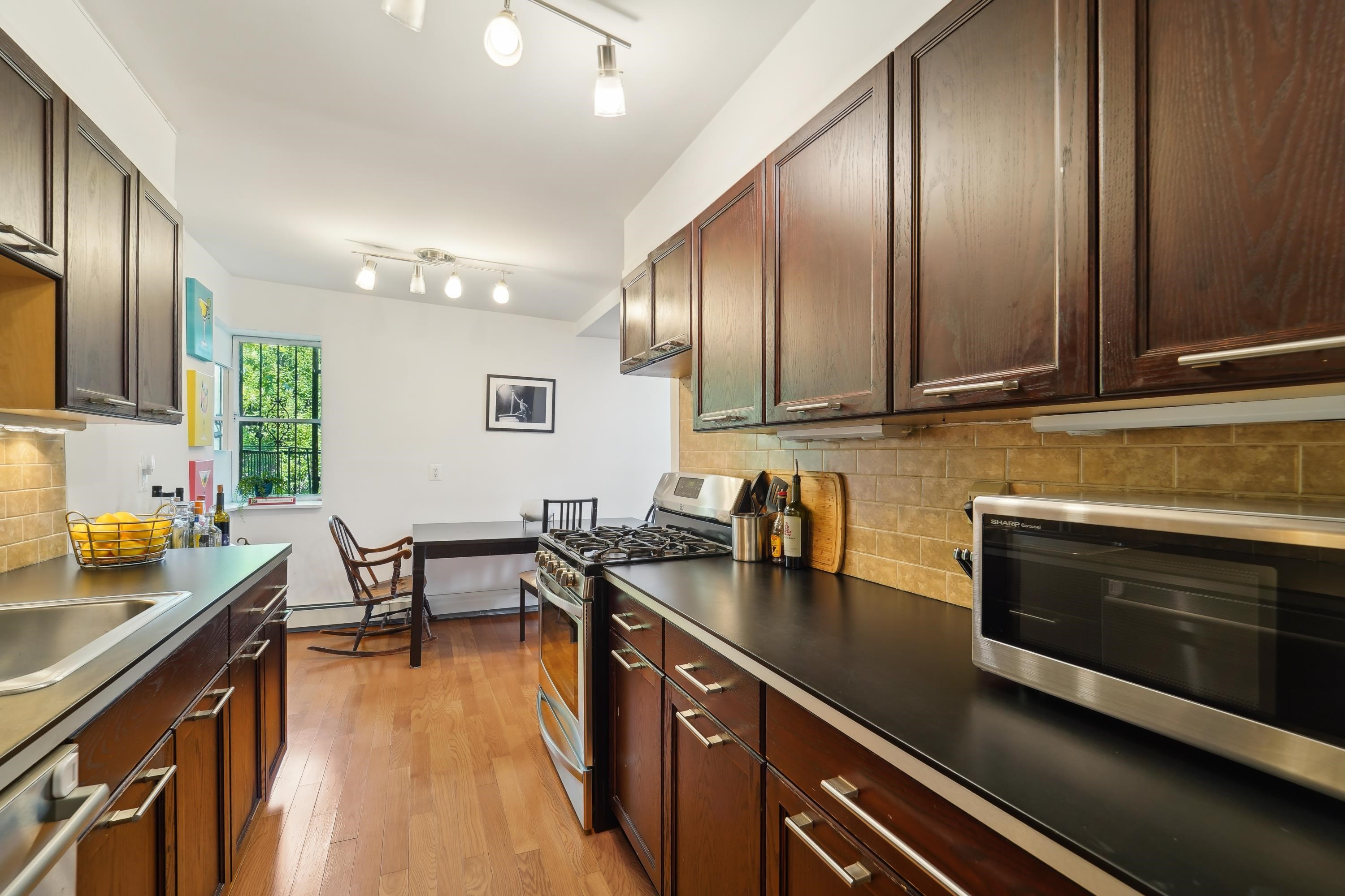 278 BARROW ST Unit: 4